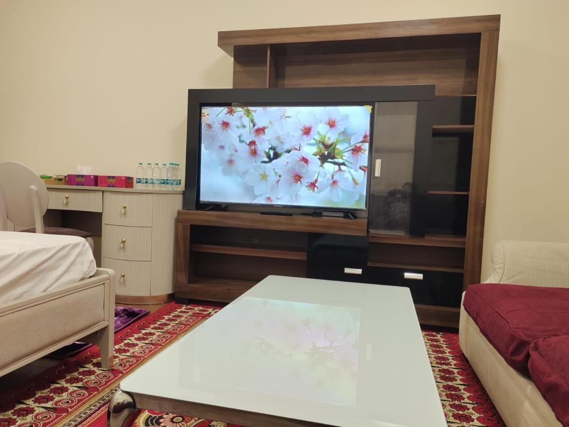 Arnim Suite - 3 Bedrooms Apartment Szardża Zewnętrze zdjęcie