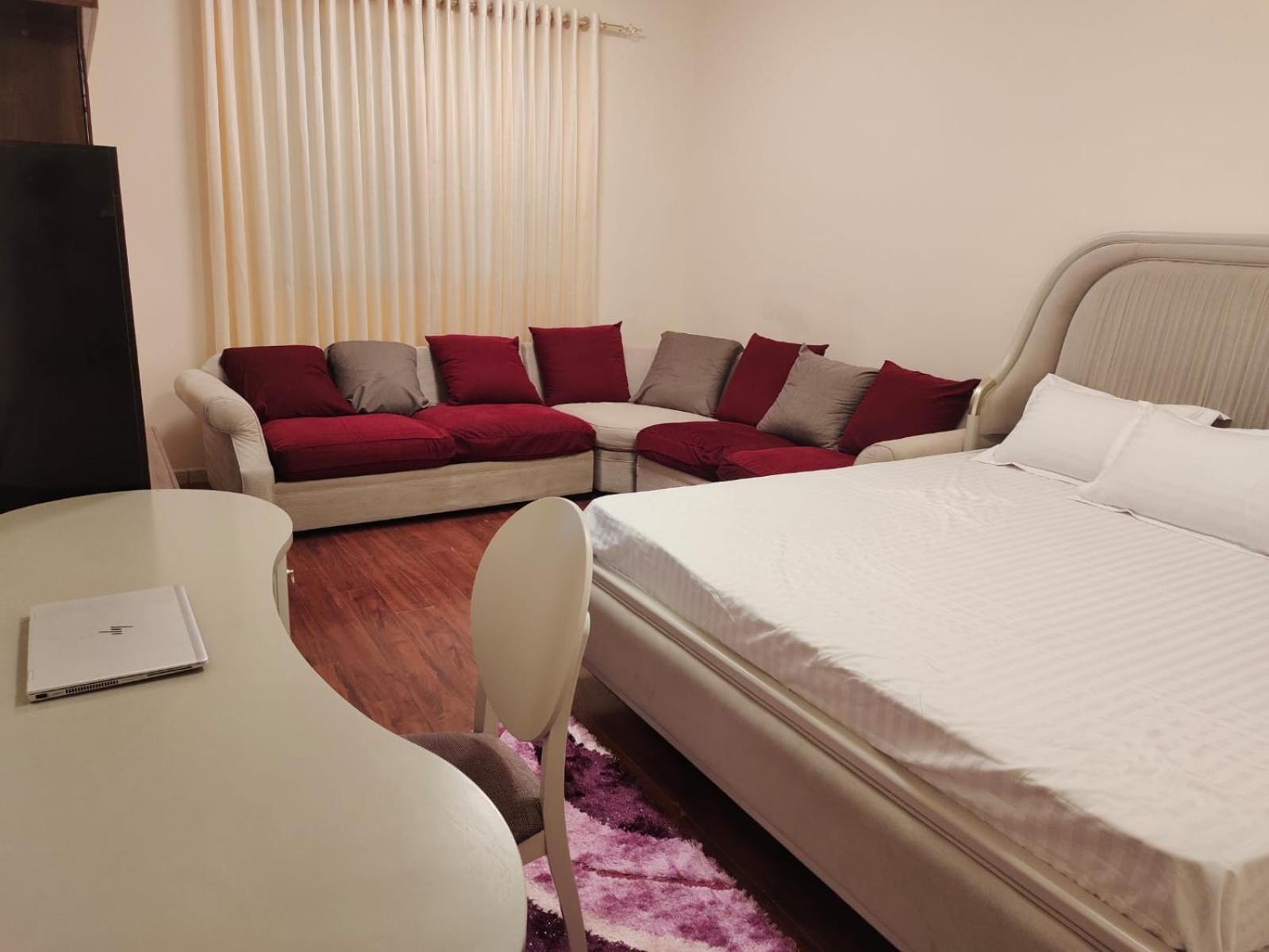 Arnim Suite - 3 Bedrooms Apartment Szardża Zewnętrze zdjęcie