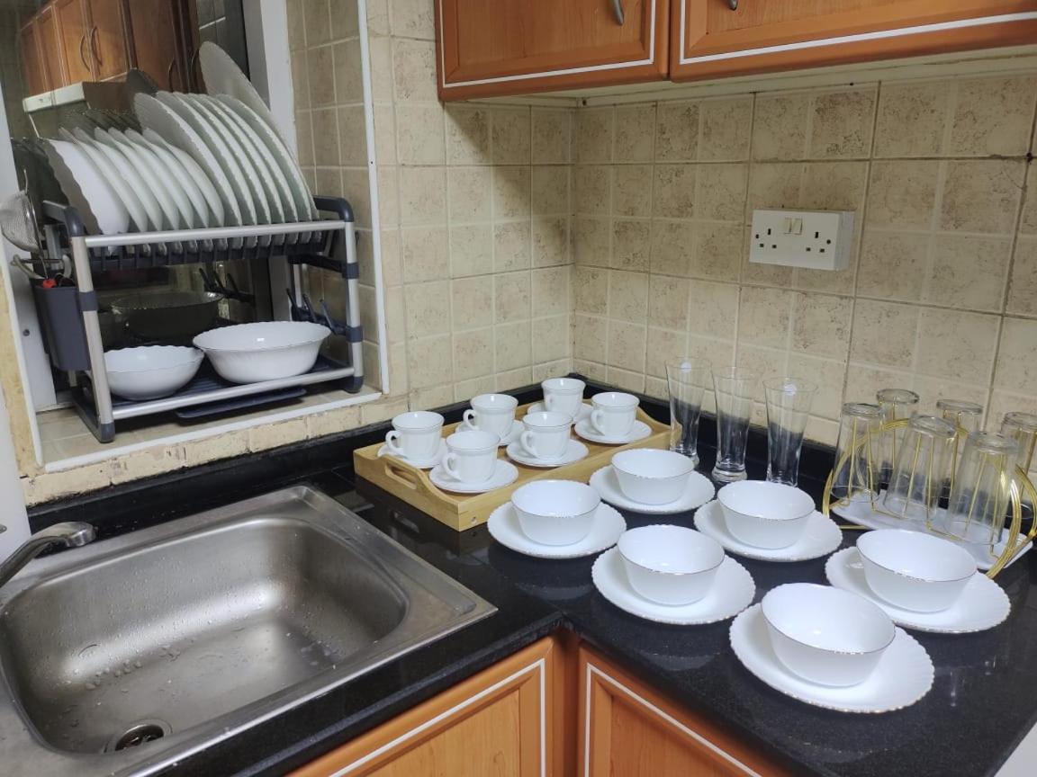 Arnim Suite - 3 Bedrooms Apartment Szardża Zewnętrze zdjęcie